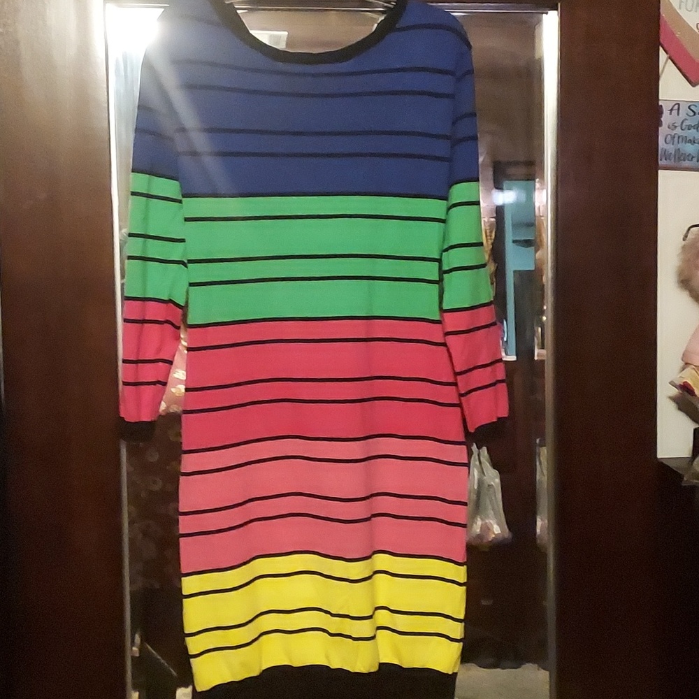 Women multi-color dress by RUNWAY 7 Size 1x Stretchy material-elbow length sleve